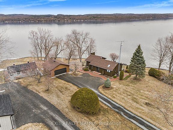 3rd image of 2176 Bay Rd