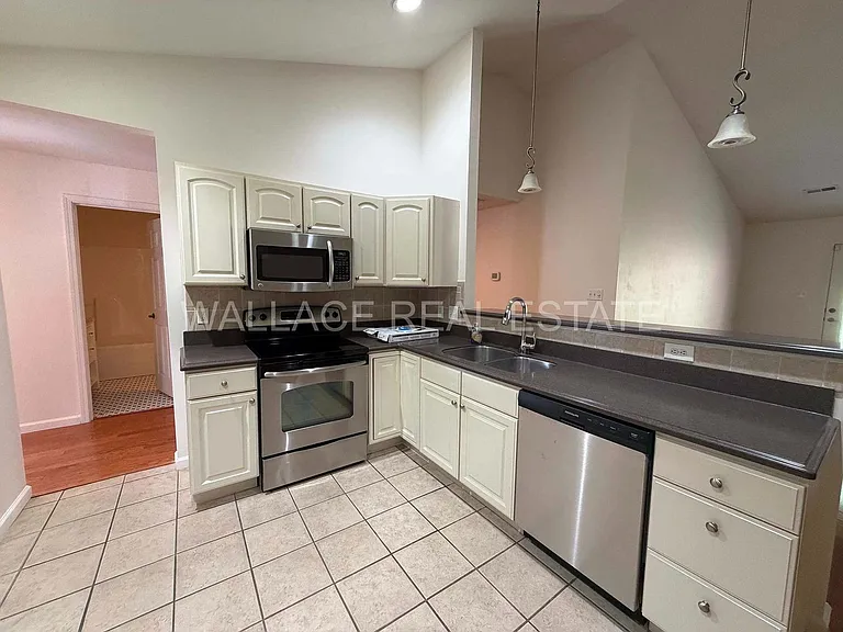 8852 Carriage House Way — Photo 5