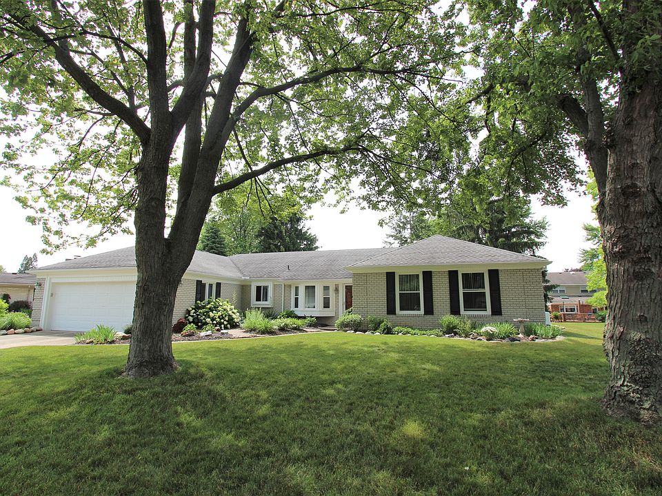 1st image of 41955 Baintree Cir