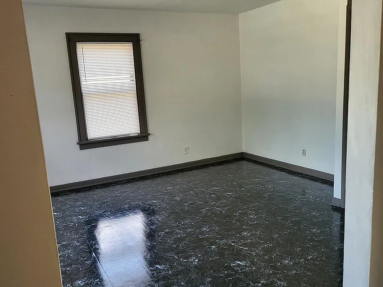 1724 Douglas St #2 — Photo 5