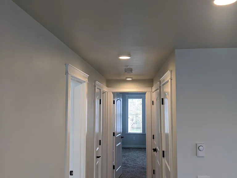 110 Lincoln Ave — Photo 2