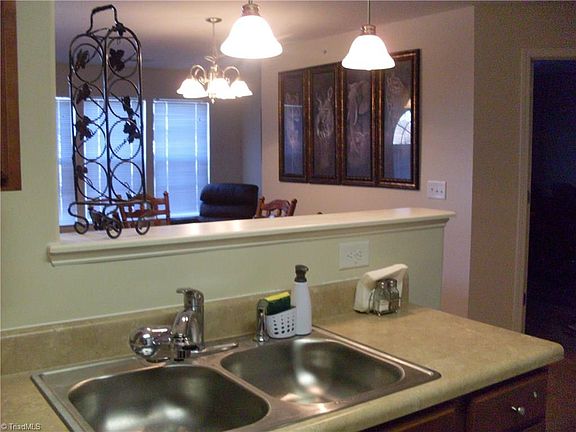 3rd image of 4705 E Pennoak Ln
