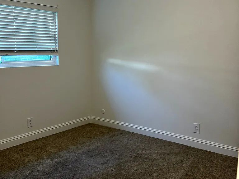 33 Russell Ave — Photo 29