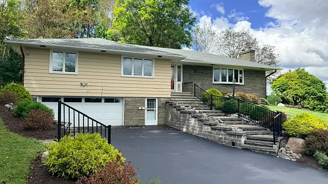 524 Hillsboro Pkwy