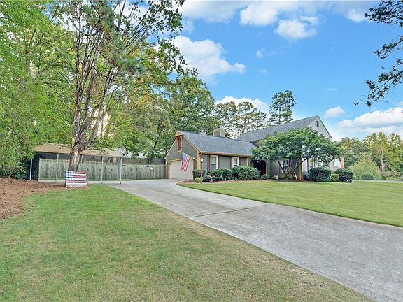 2nd image of 3341 Edgewood Cir