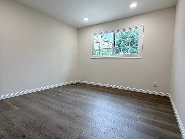 24167 Kittridge St — Photo 13