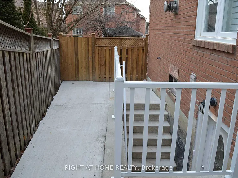 5332 Floral Hill Cres #BASEMENT — Photo 12