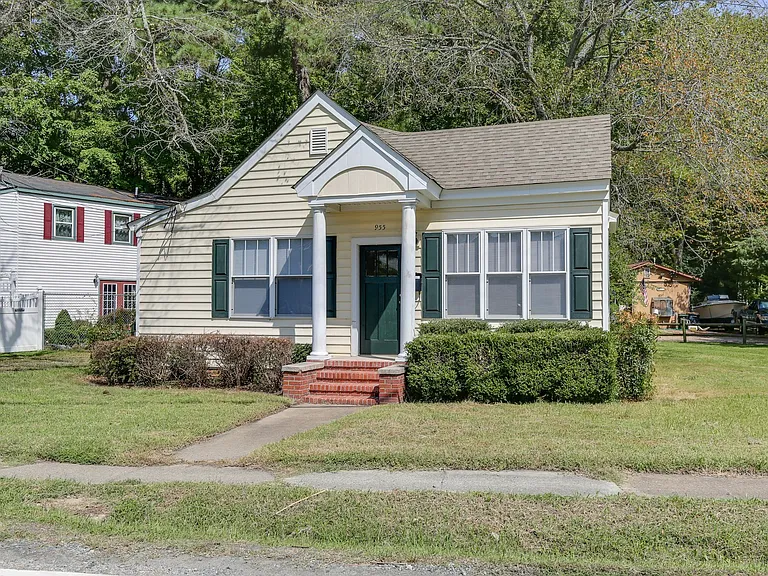 955 Poquoson Ave — Photo 2