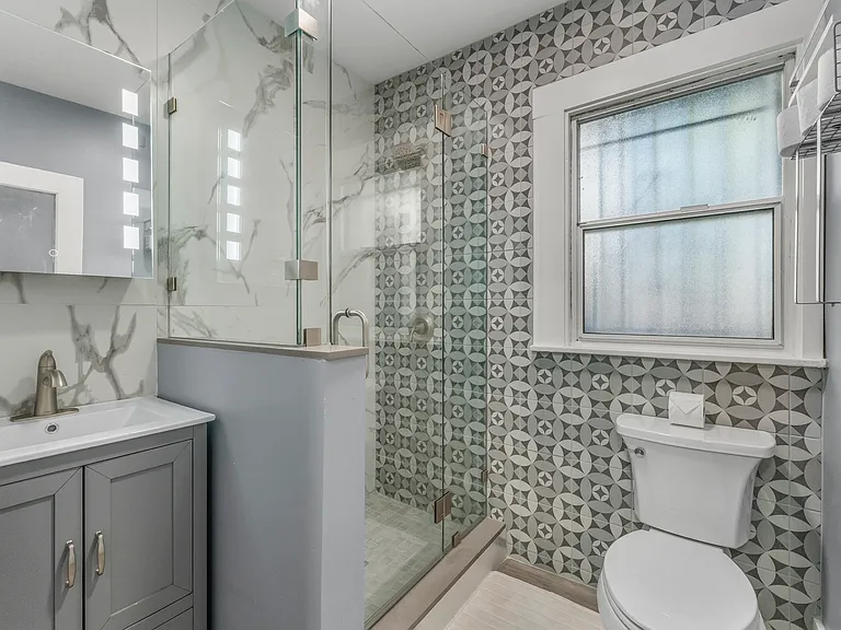 2421 Hilgard Ave #2421 — Photo 13