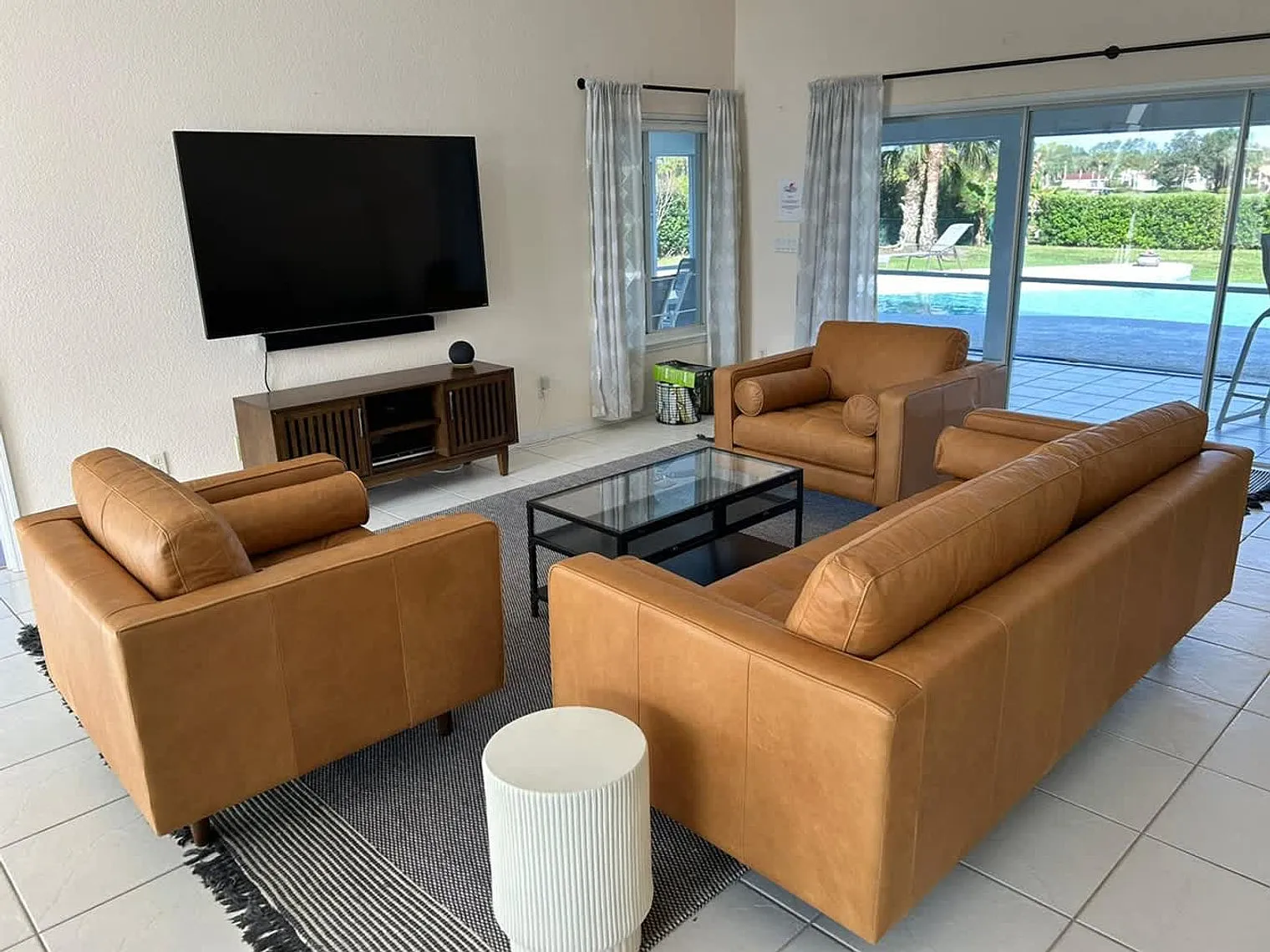 3 bed, 3.0 bath, 1829 sqft, $7,950 — Photo 3