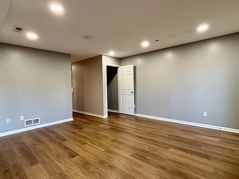 6086 Southbay Dr — Photo 23