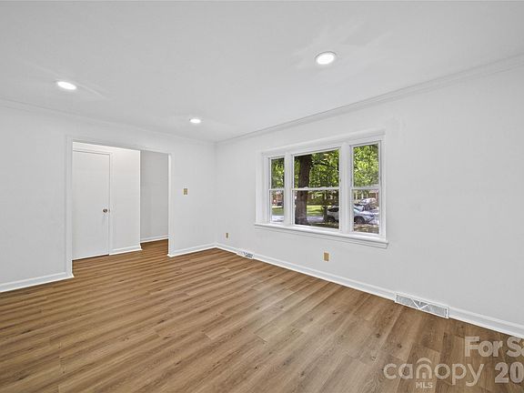 5th image of 6126 Eagle Peak Dr