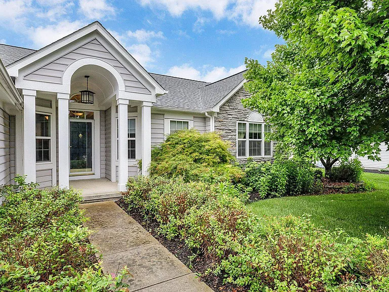 2691 Abbey Knoll Dr — Photo 1