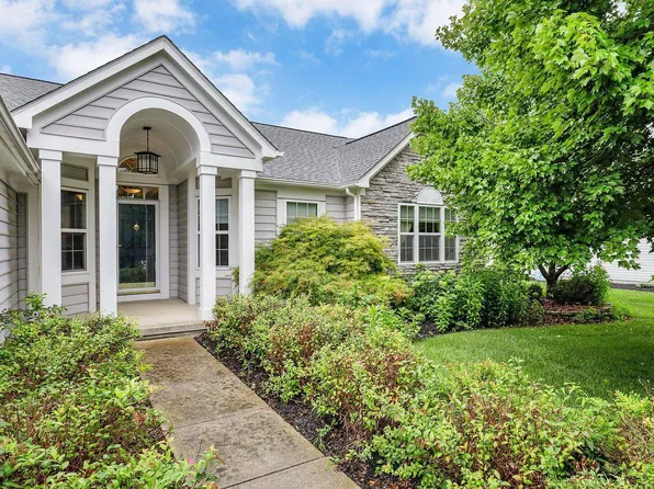 2691 Abbey Knoll Dr, Lewis Center, OH 43035