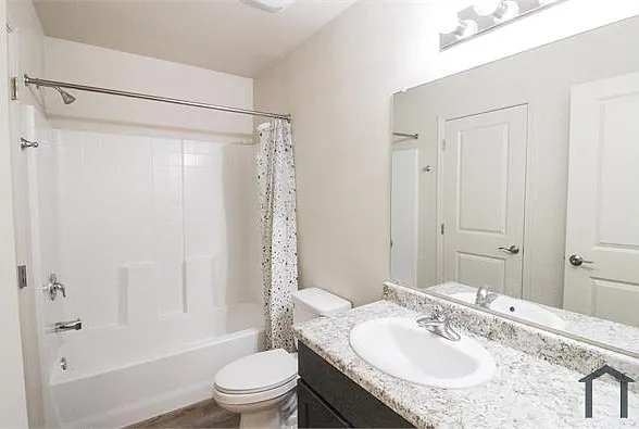 223 N School St #E — Photo 10