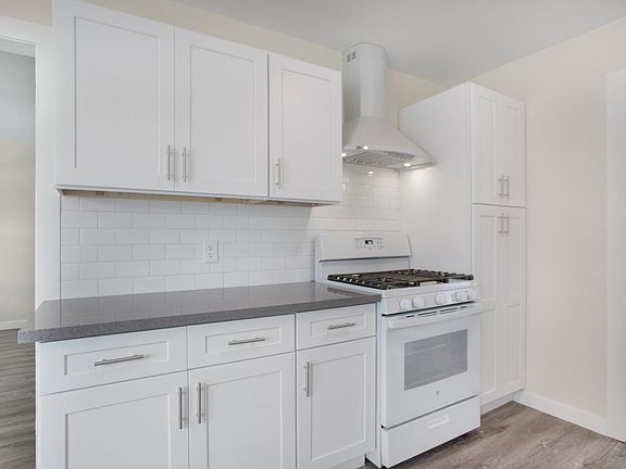 4th image of 18544 Ashley Ave