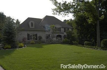 Front View
						:
						Beautiful neutral brick!