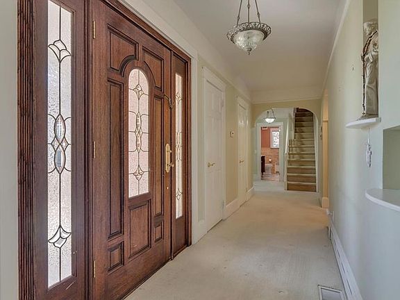 2nd image of 6 Alexander Ln
