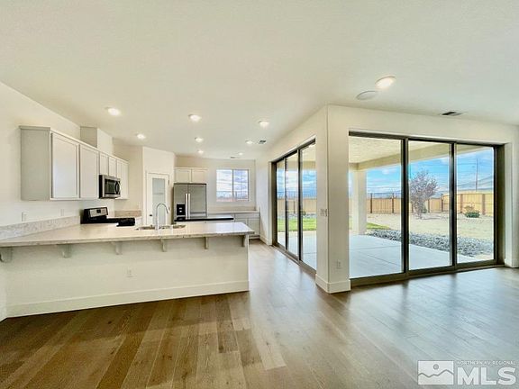 5th image of 200 Uxbridge Dr