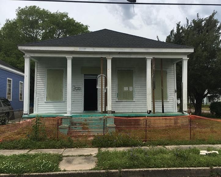 1st image of 450 Charles St