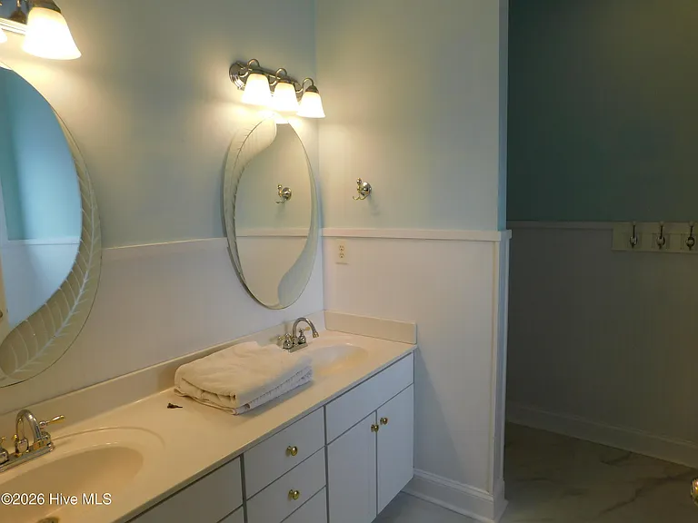 107 Beacon St — Photo 12