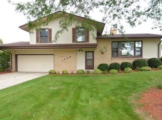 1368 Forest Hill Ave, South Milwaukee, WI 53172