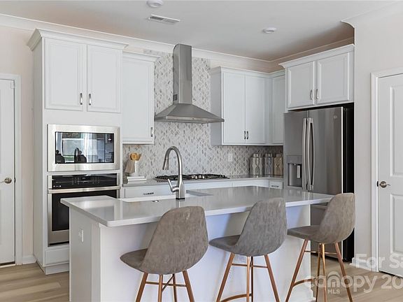 3rd image of 112B Berkeley Ave