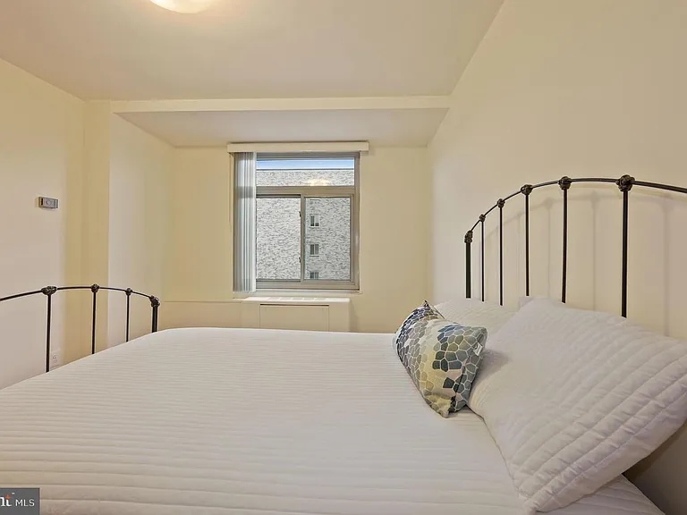 2401 Washington Cir NW #H-803 — Photo 22