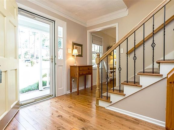 3rd image of 837 Brentway Ct