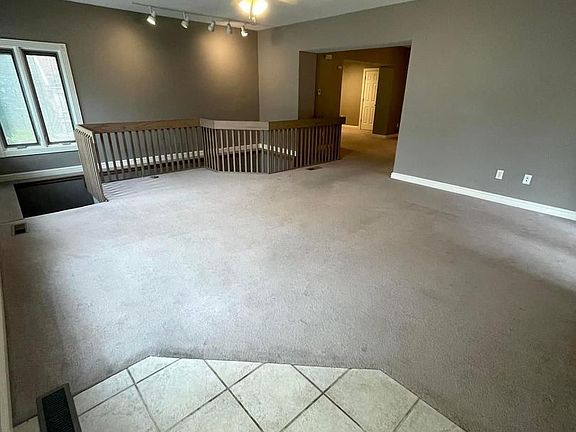 5th image of 1243 Maine St APT 3