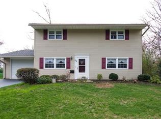 13 Bedford Rd, Kendall Park, NJ 08824