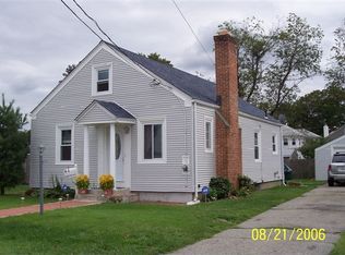 135 Crescent Rd, Pawtucket, RI 02861