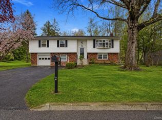 39 Carriage Hill Lane, Poughkeepsie, NY 12603