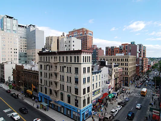 Sold by Sotheby's International Realty | media 32