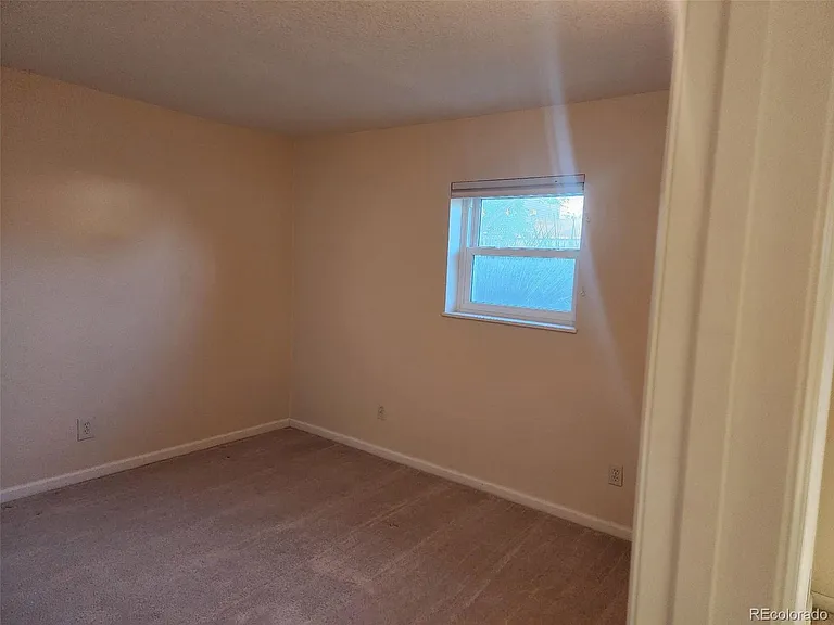 9225 Clermont Dr — Photo 27