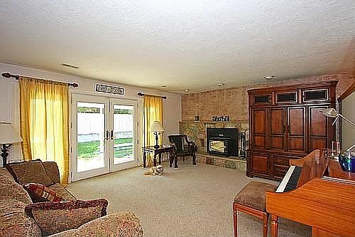 2nd image of 6861 Luna Way