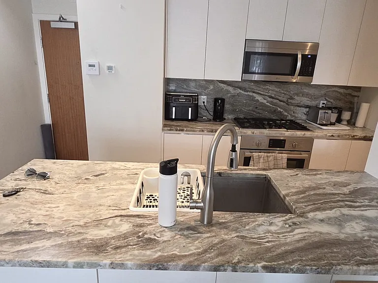 2033 W 10th Ave #901 — Photo 22