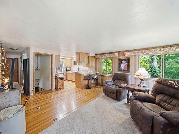 5th image of 727 Oakwood Rd