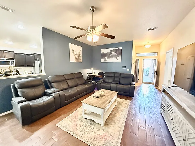 9915 Lamar Ave — Photo 5