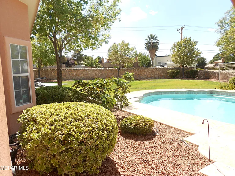 1201 Brown Ridge Pl — Photo 38