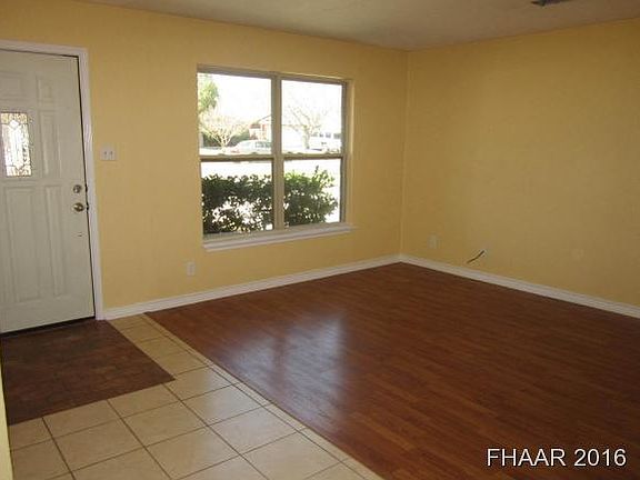 3rd image of 1904 Sycamore Dr