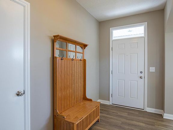 4th image of 640 Clydesdale Way