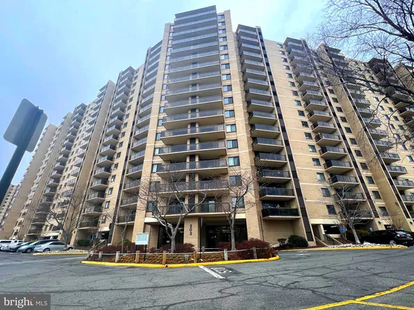 203 Yoakum Pkwy APT 1103, Alexandria, VA 22304