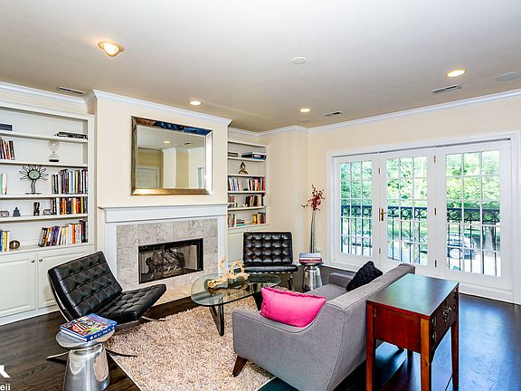 4th image of 2339 W Montrose Ave