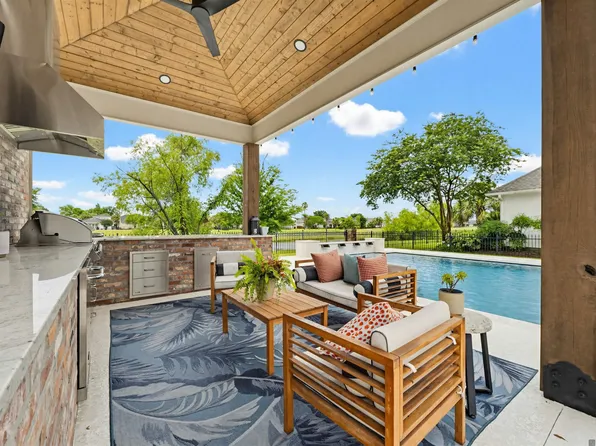6216 Breeze Point Dr, Gonzales, LA 70737