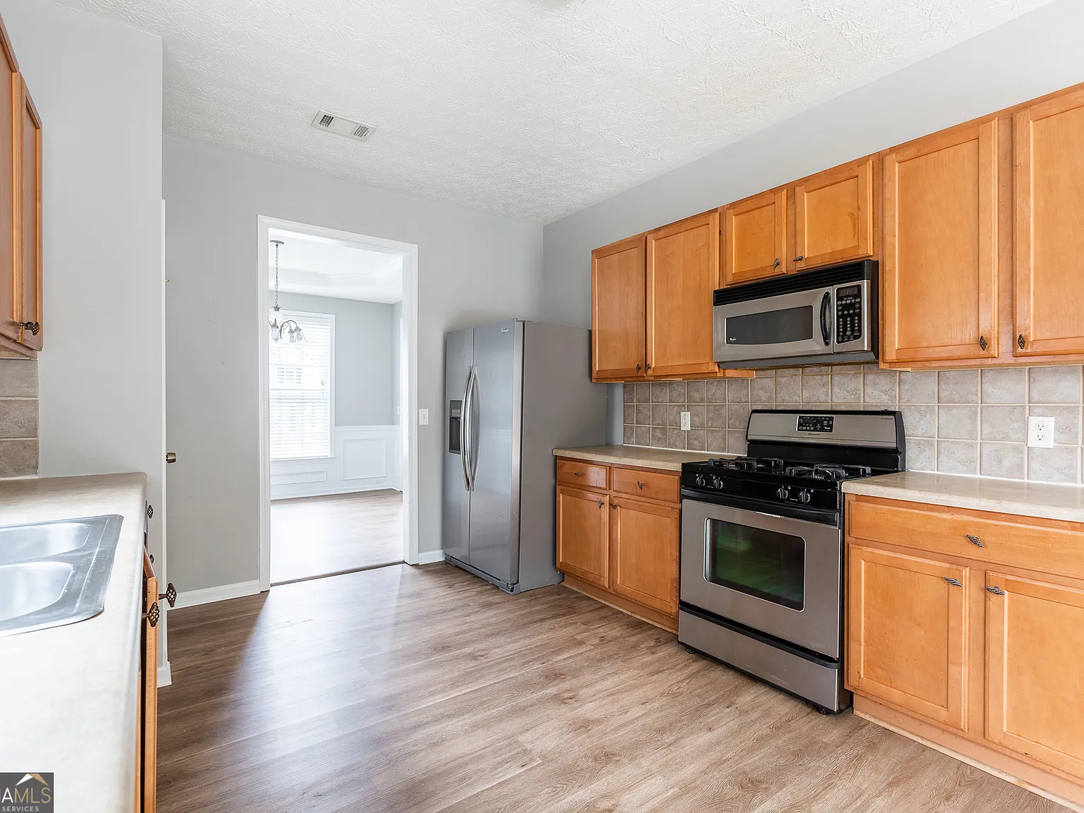 4 bed, 2.5 bath, 2462 sqft, $2,295 — Photo 3