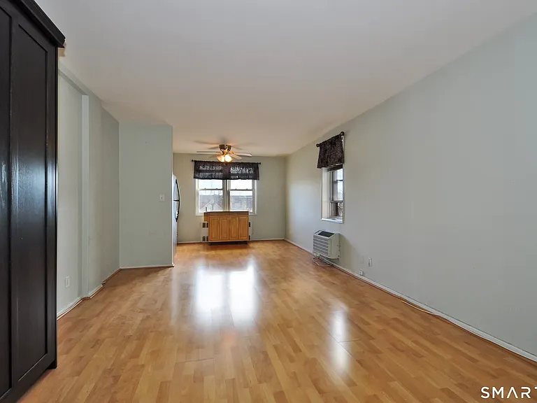 39 Glenbrook Rd #2W — Photo 2