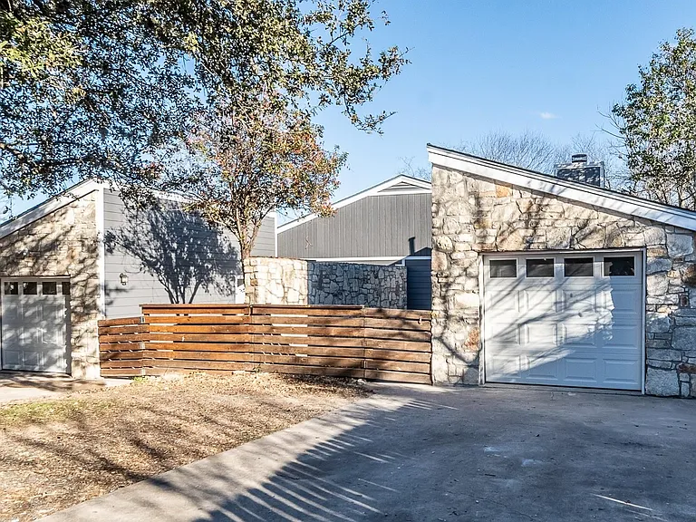 915 Sirocco Dr #A — Photo 2