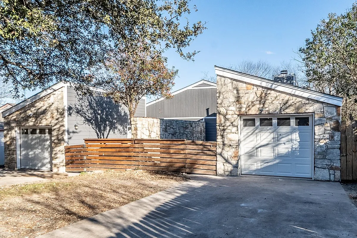 Building Photo - 915 Sirocco Dr #A