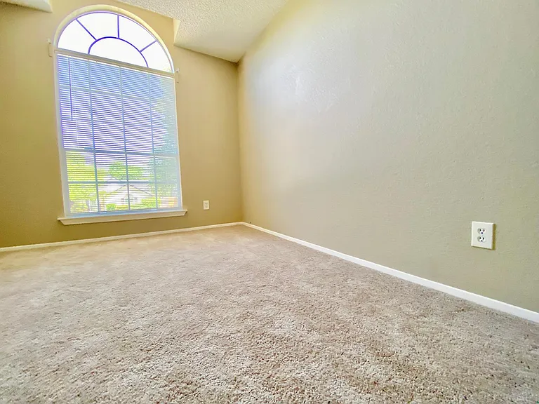 1703 Sylvia Ln — Photo 7